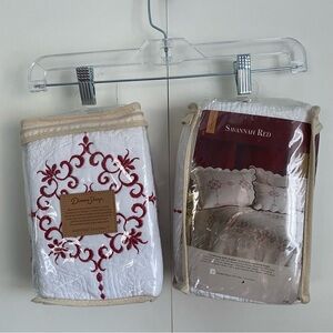 NWT Set of 2 Donna Sharp Savannah Red Pillow Shams